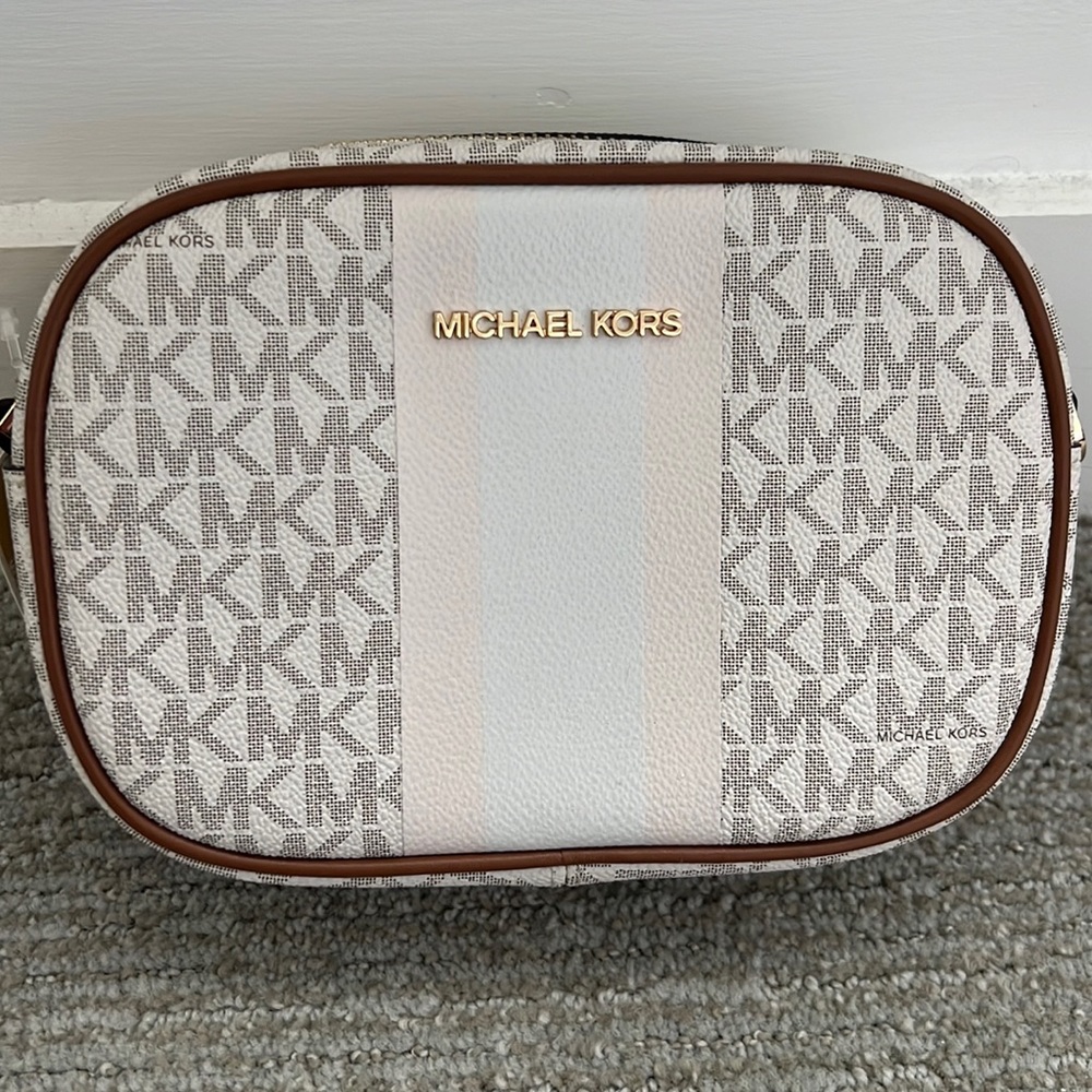 Michael Kors Crossbody.